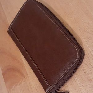 NWOT Brown Zippered Wallet DD100
